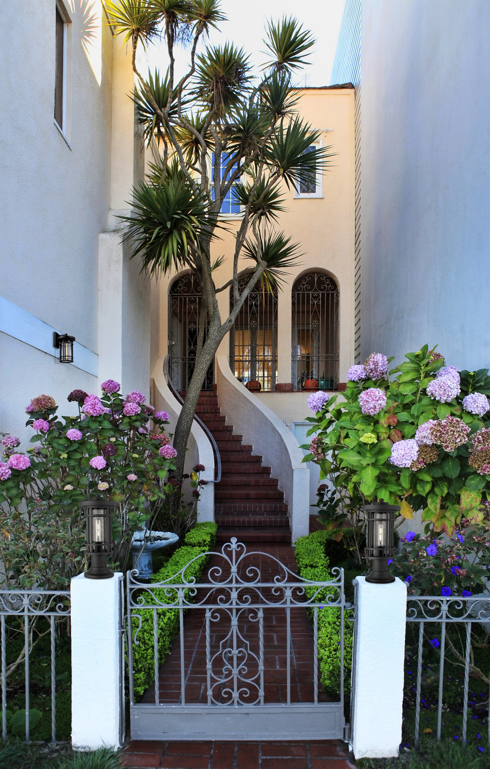 1 Light Outdoor Pier Mounted Fixture
