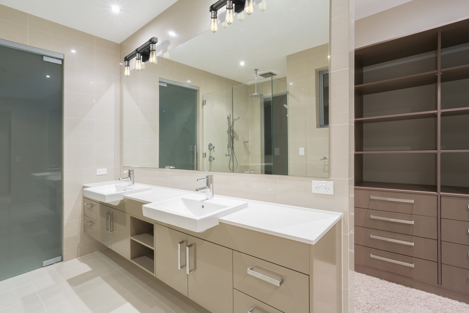 3 Light Vanity