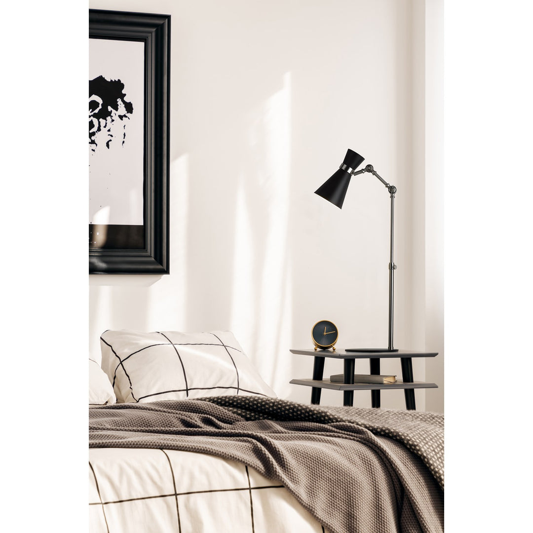 1 Light Table Lamp