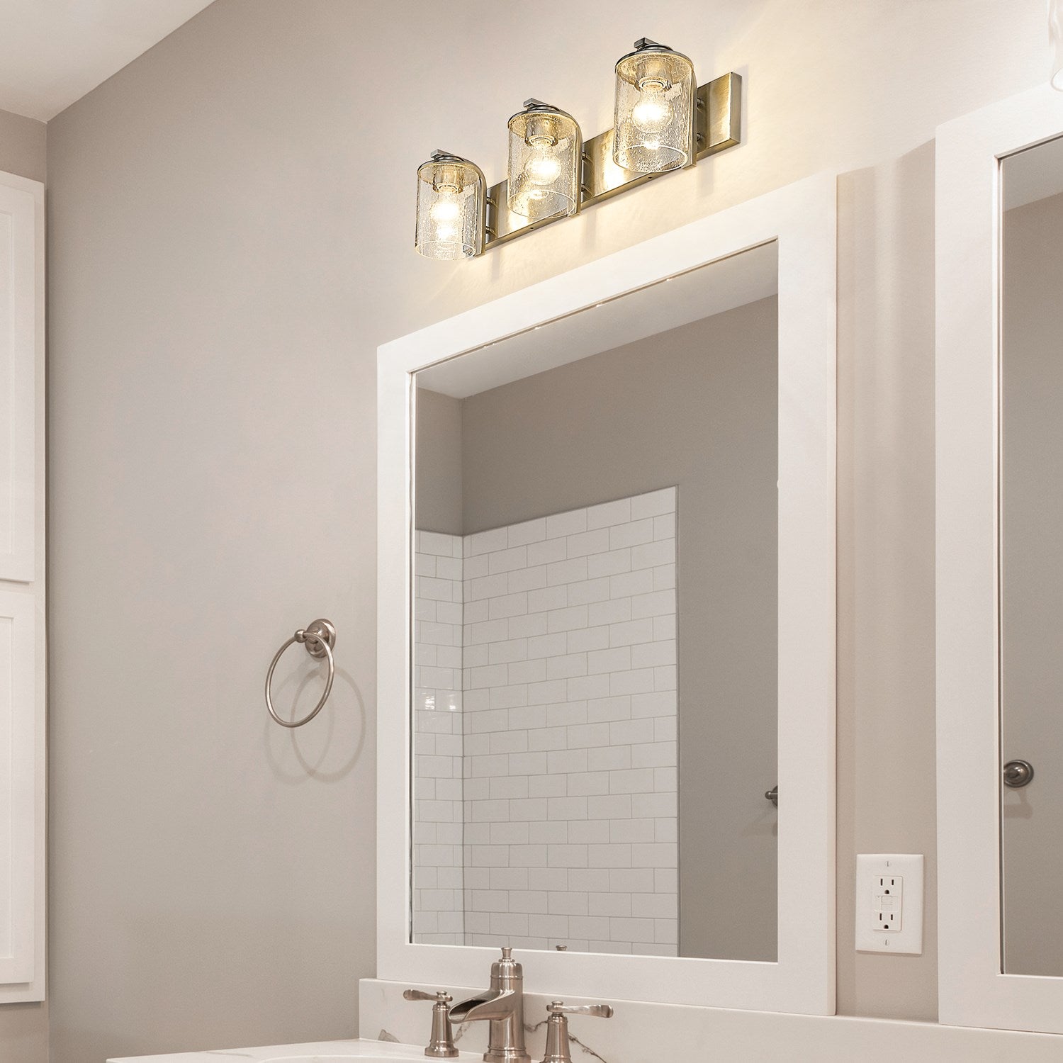 3 Light Vanity