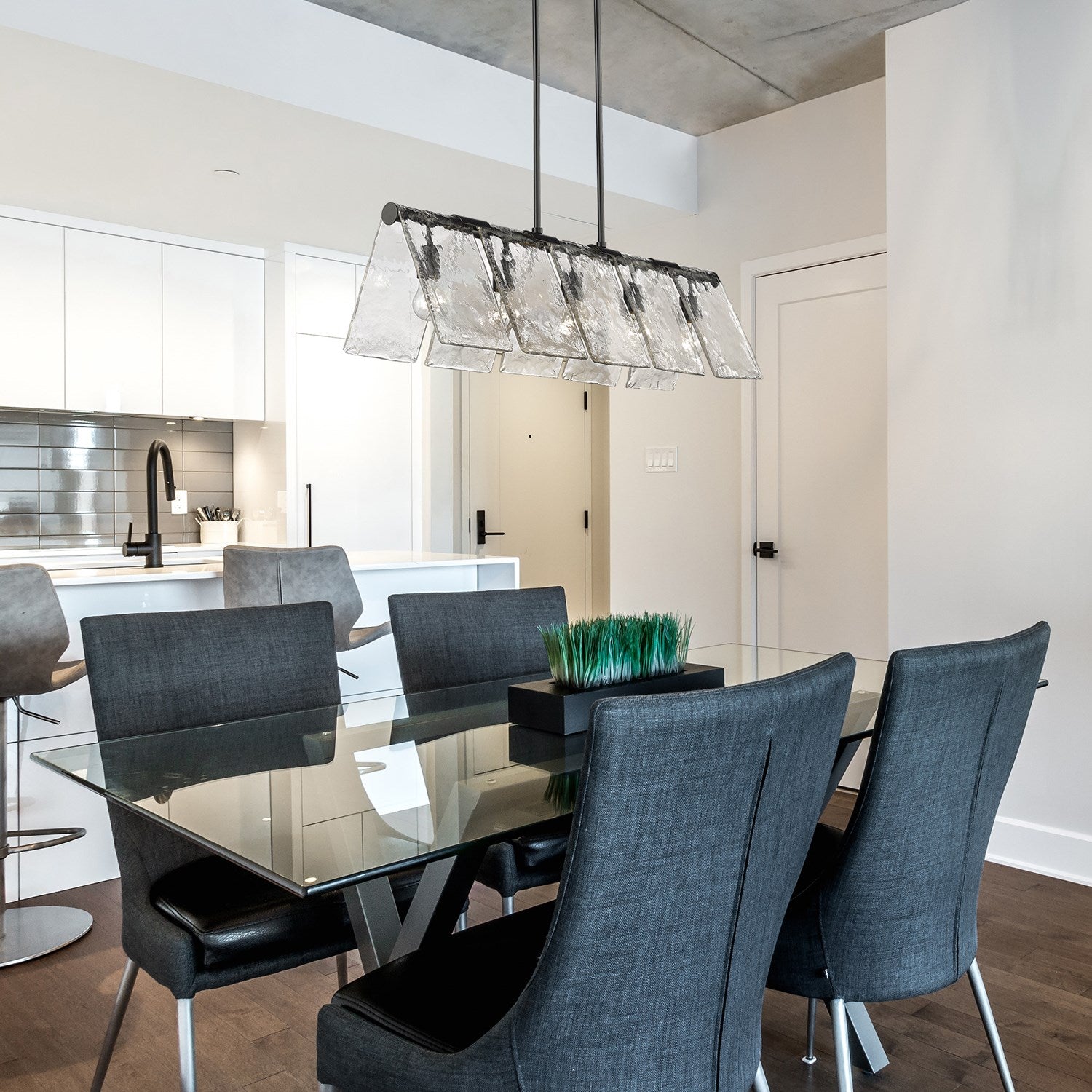 Blk Linear Pendant In Matte Black With Hammered Water Glass Shade