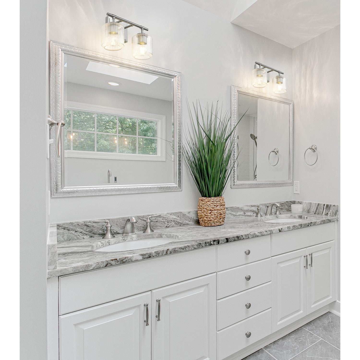 2 Light Vanity