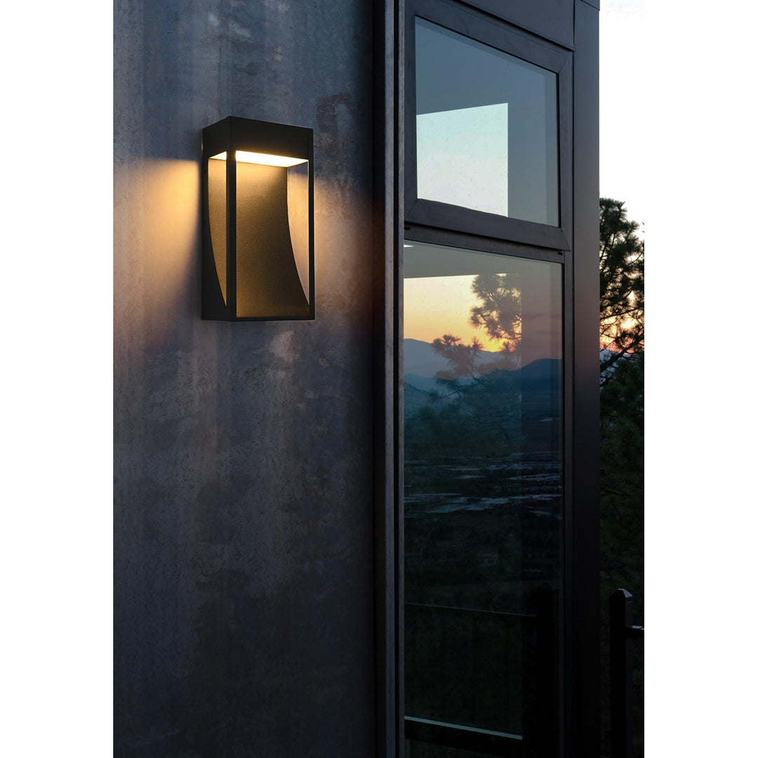 7.5 Inch Outdoor Wall Sconce In Black