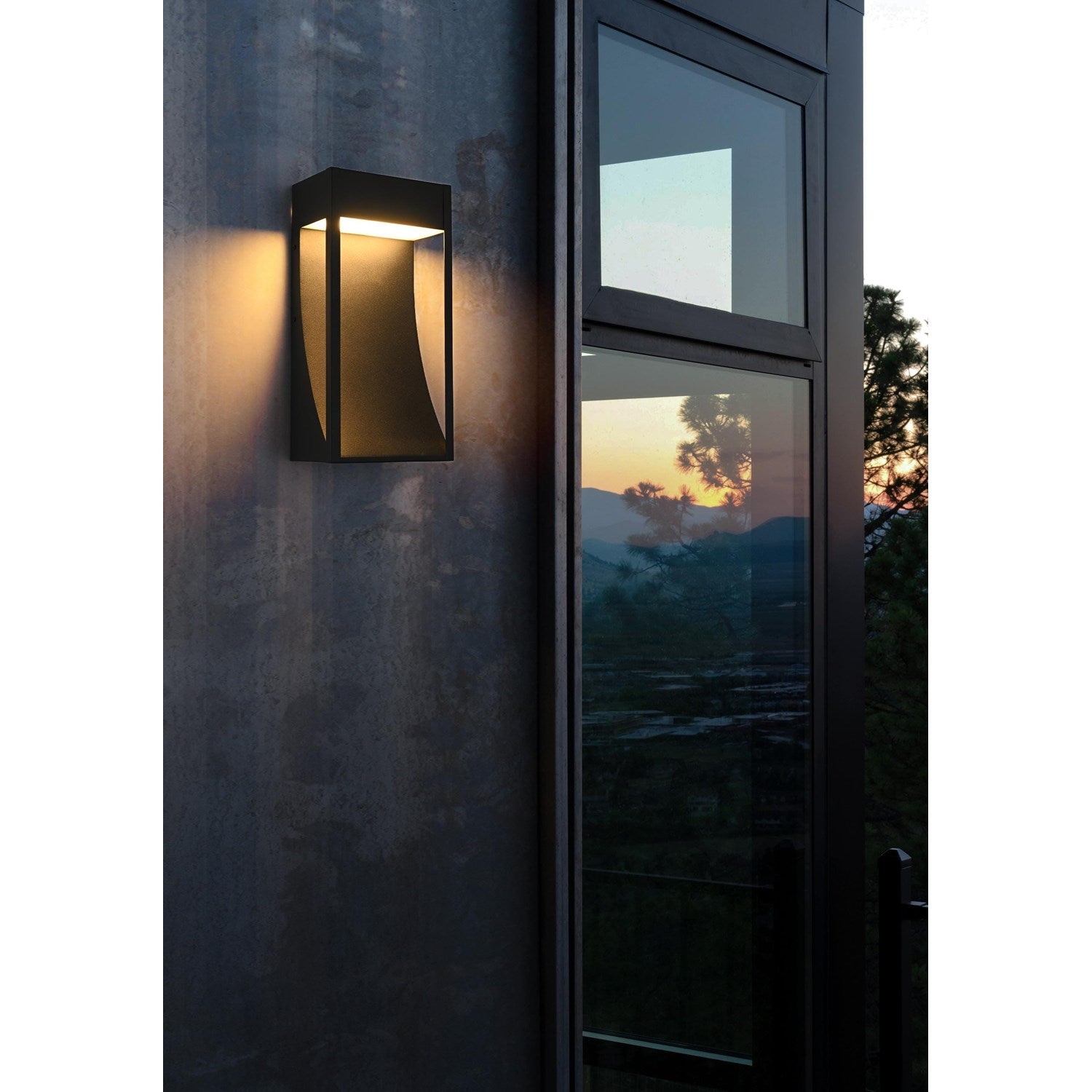 7.5 Inch Outdoor Wall Sconce In Black