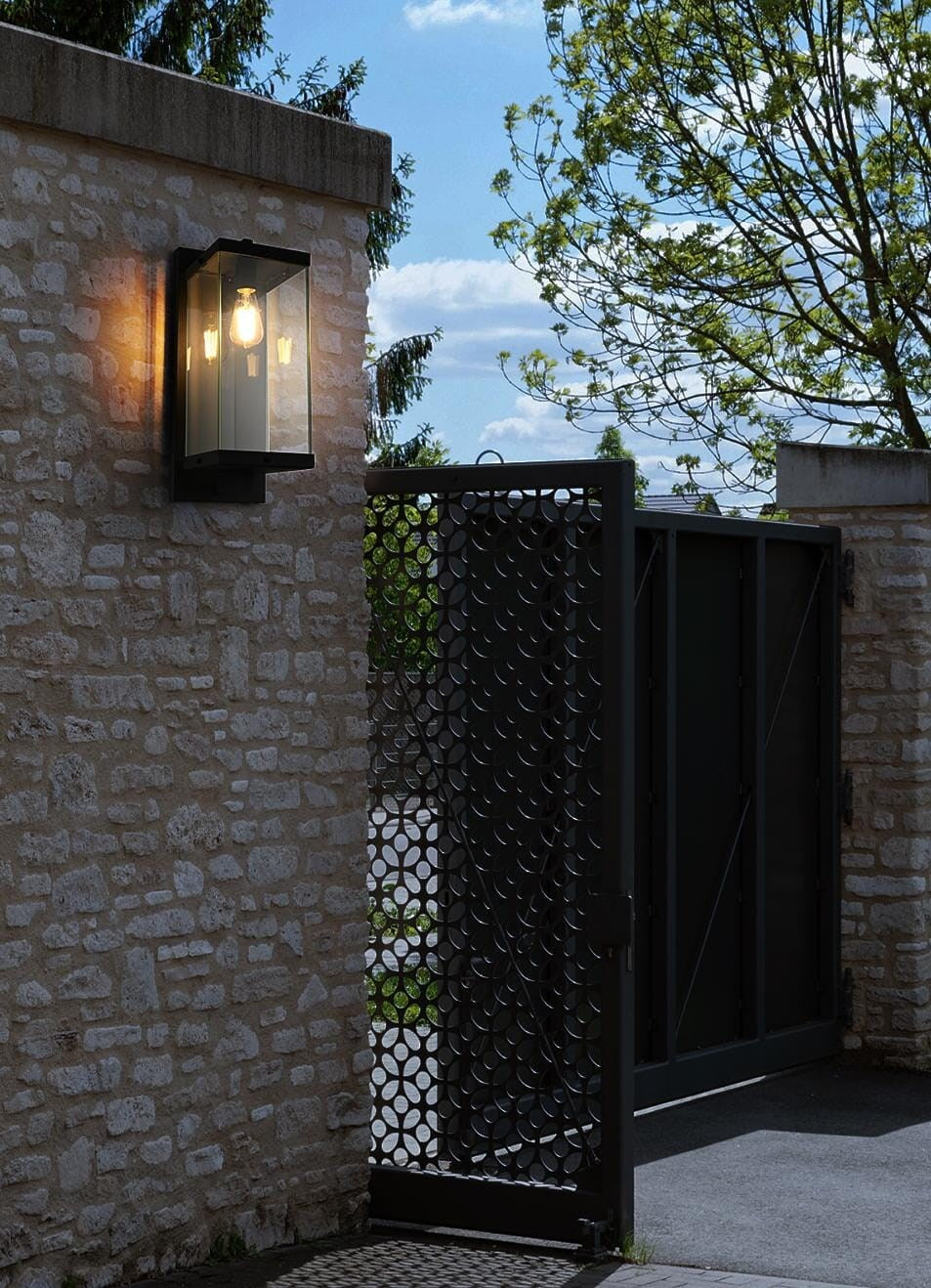 8 Inch Outdoor Wall Sconce In Black