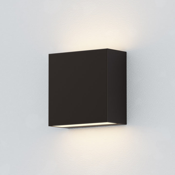 5.5" 2-Light Led Outdoor Sconce by ET2