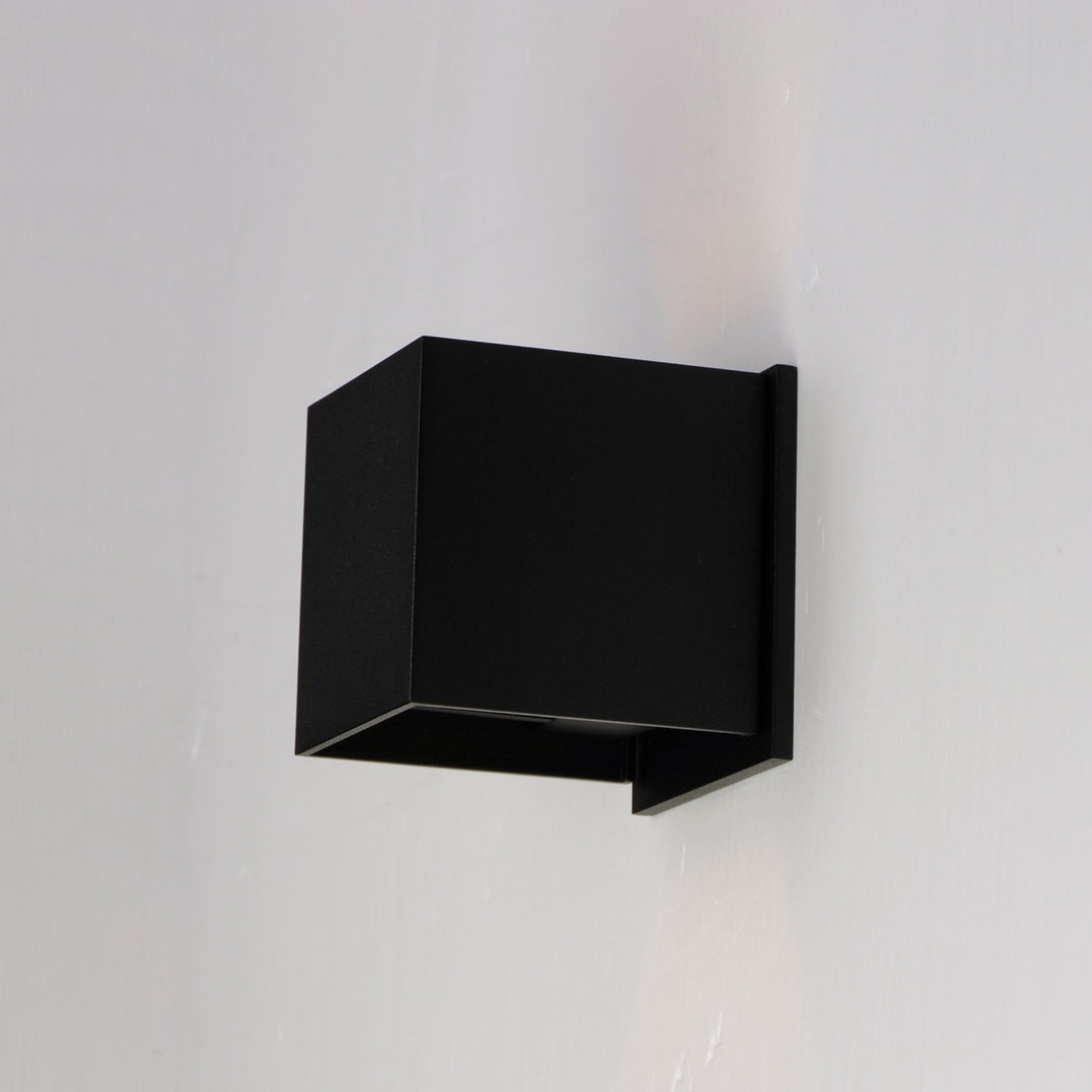 Alumilux: Cube Led Outdoor Wall Sconce by ET2