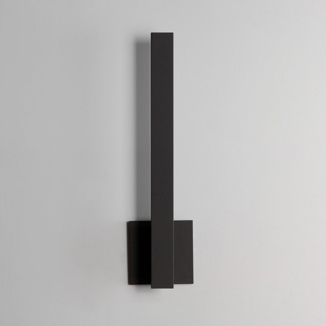 Alumilux: Line 18" Led Outdoor Wall Sconce by ET2
