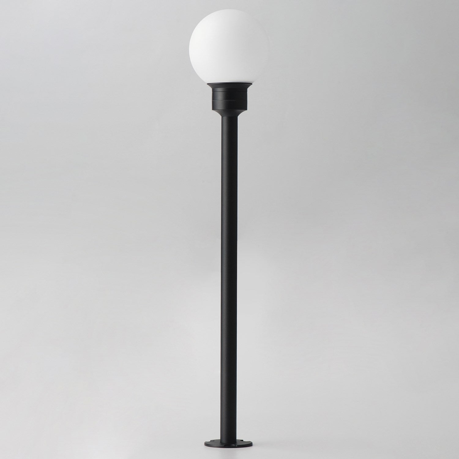 Alumilux: Bollard Globe Light W/ 24" Pole by ET2